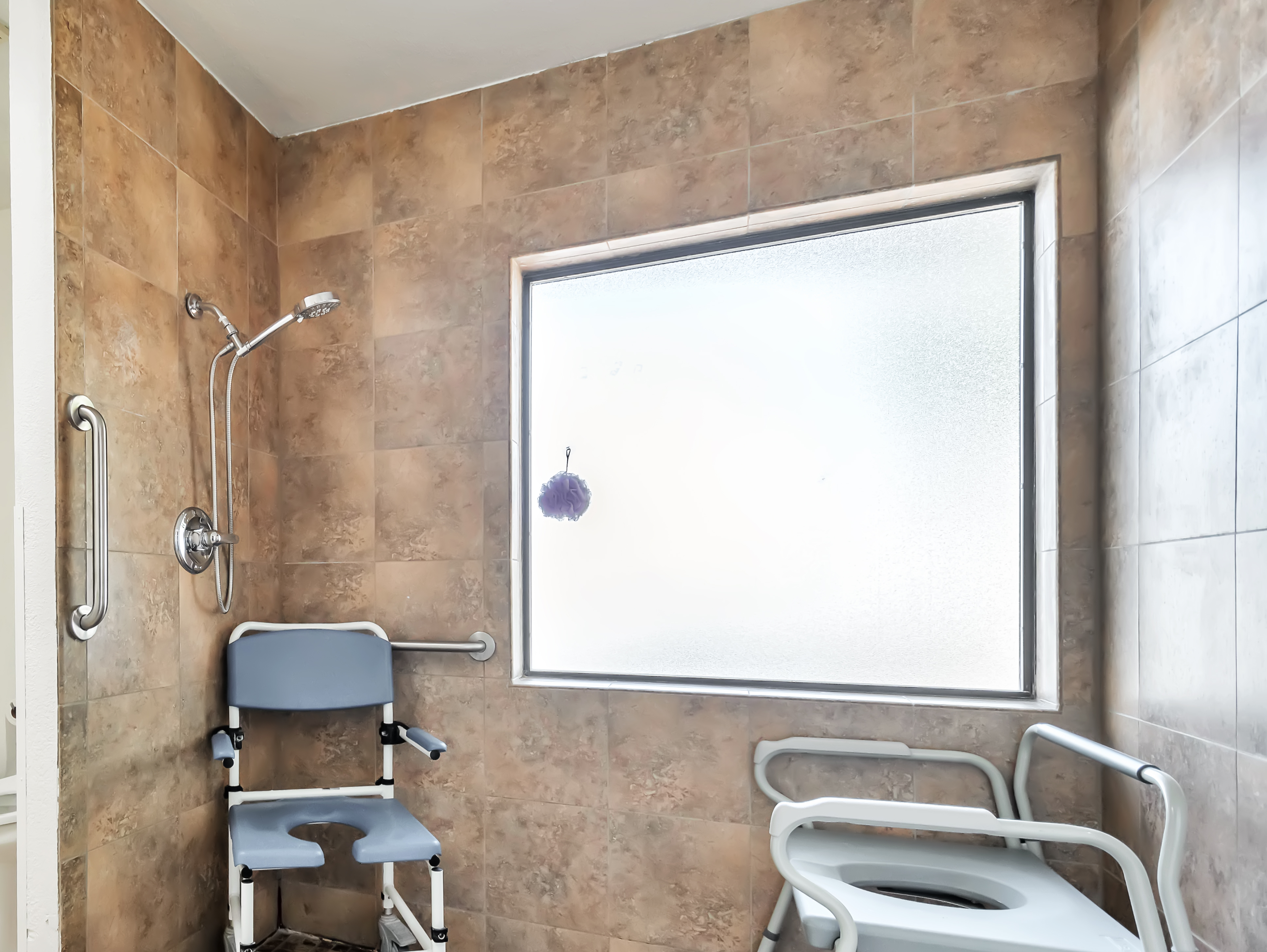 RED MOUNTAIN REFLECTIONS ASSISTED LIVING, INC